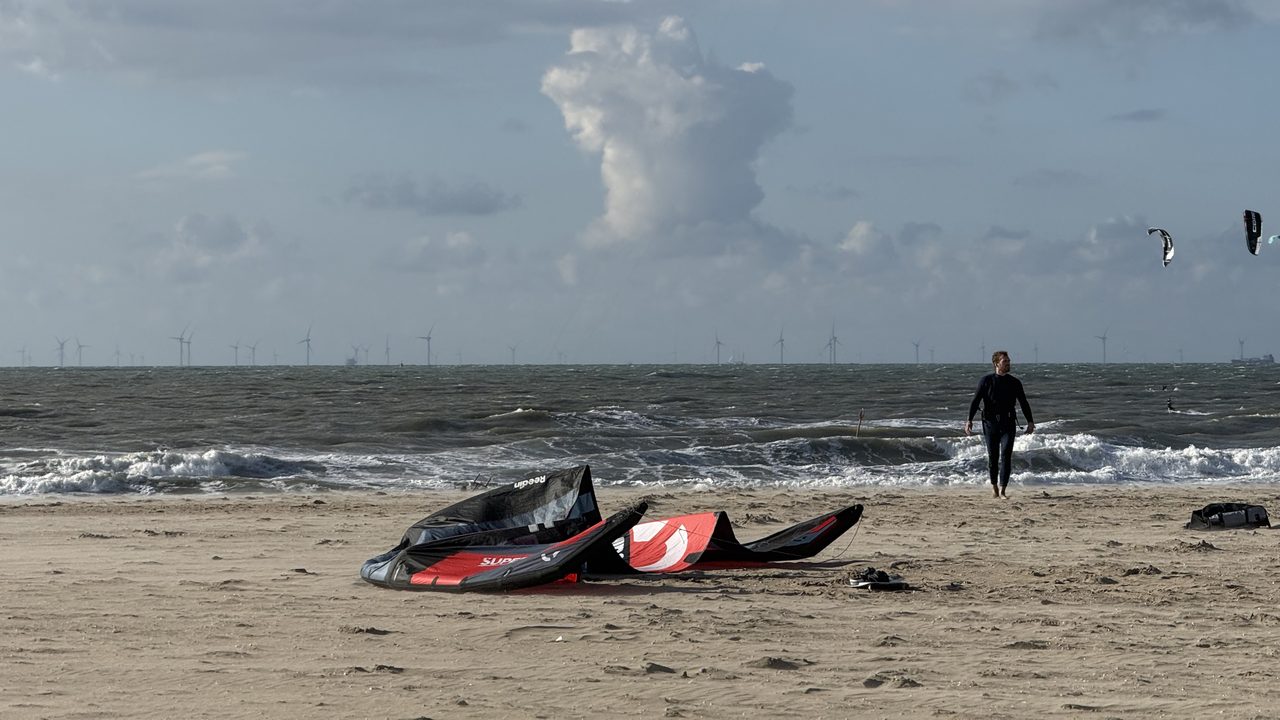 Kitesurfing session at Scheveningen Noord